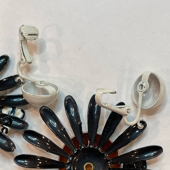 Vintage MCM 1960-70s Large Retro Daisy w Ladybug Clip On Earrings Summer Fun - Picture 8 of 12